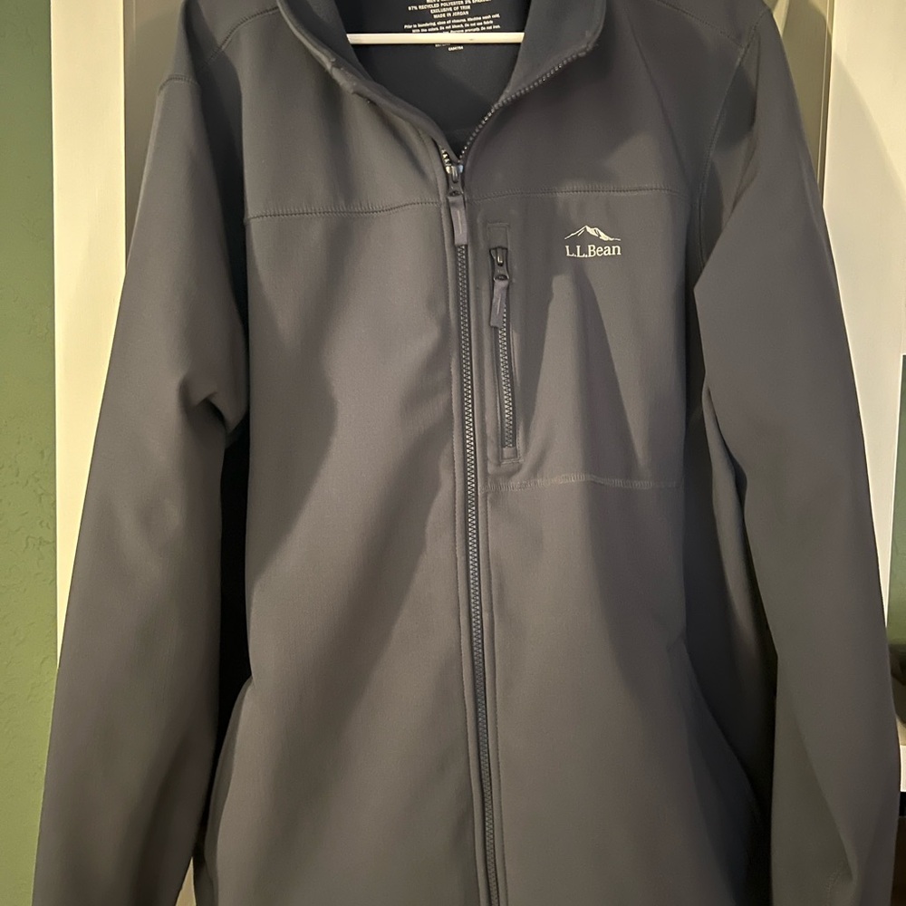 Men's Bean's Windproof Softshell Jacket - image 3